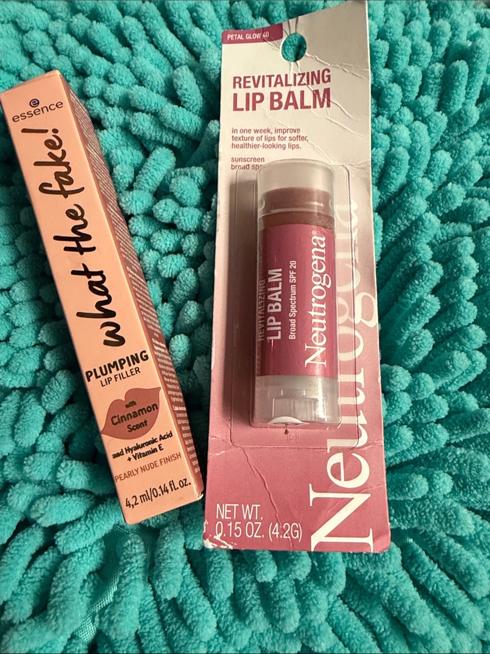 ❣️5|$25❣️Neutrogena Revitalizing Lip Balm - Rose Pink